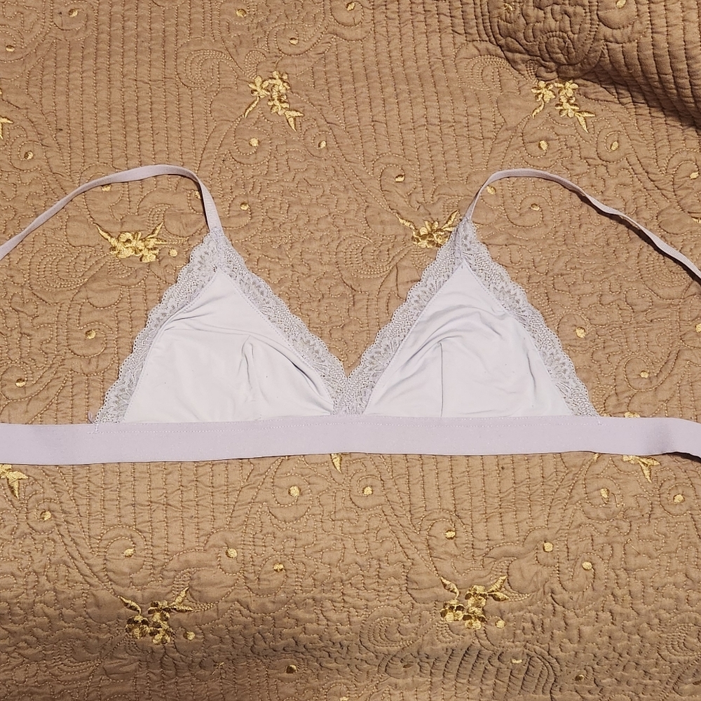Elegant Lace Triangle Bralette - Lilac